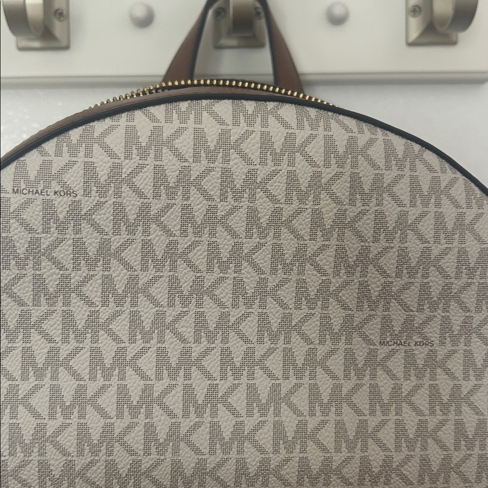 New Michael Kors large backpack - Picture 4 of 9